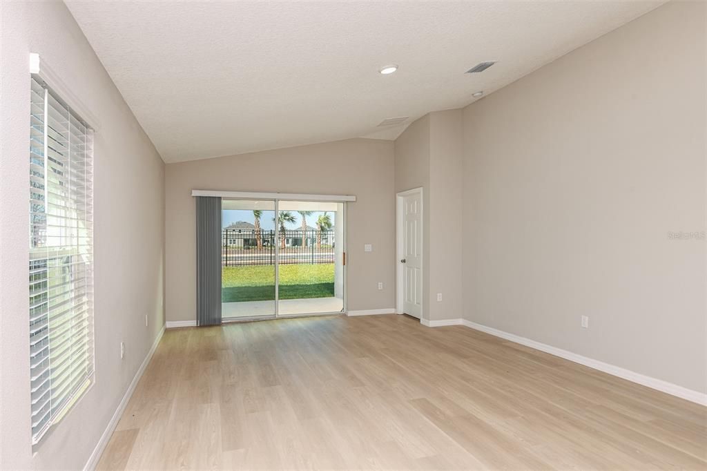 For Sale: $294,999 (3 beds, 2 baths, 1615 Square Feet)