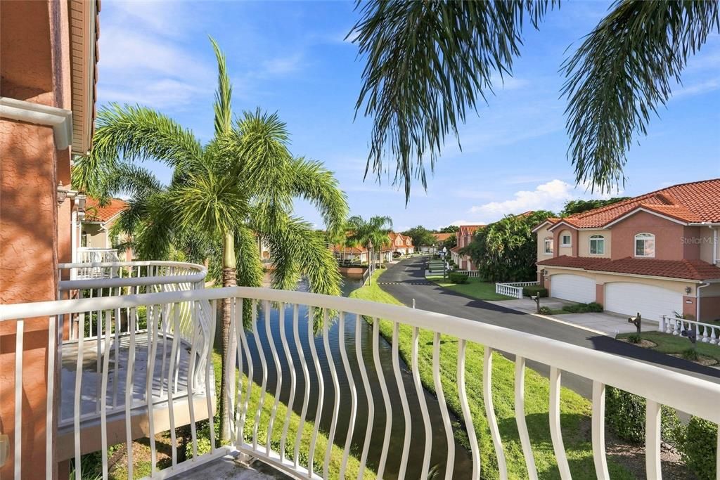En Venta: $649,900 (3 camas, 2 baños, 2332 Pies cuadrados)