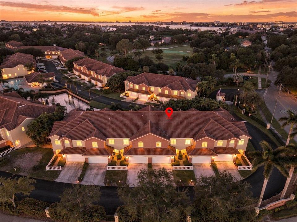 En Venta: $649,900 (3 camas, 2 baños, 2332 Pies cuadrados)