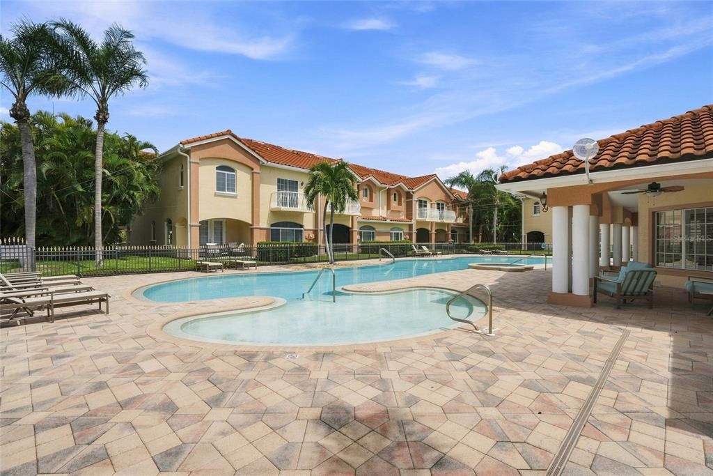 En Venta: $649,900 (3 camas, 2 baños, 2332 Pies cuadrados)