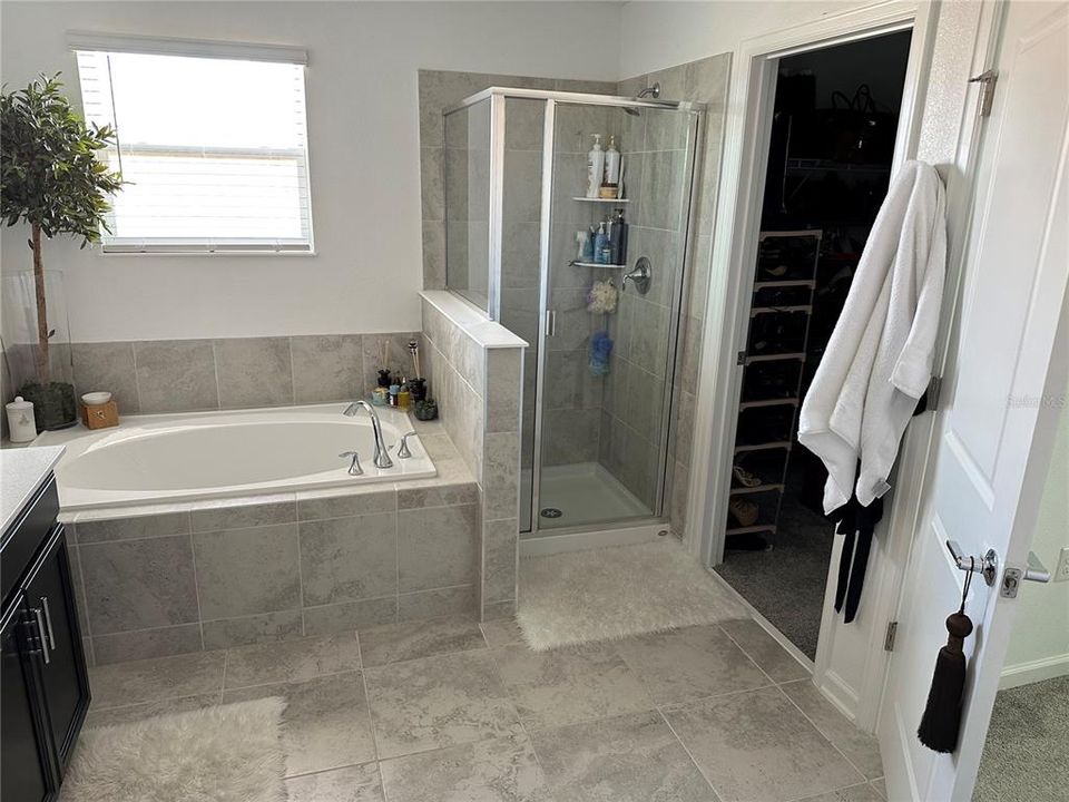 For Sale: $469,900 (4 beds, 2 baths, 2333 Square Feet)