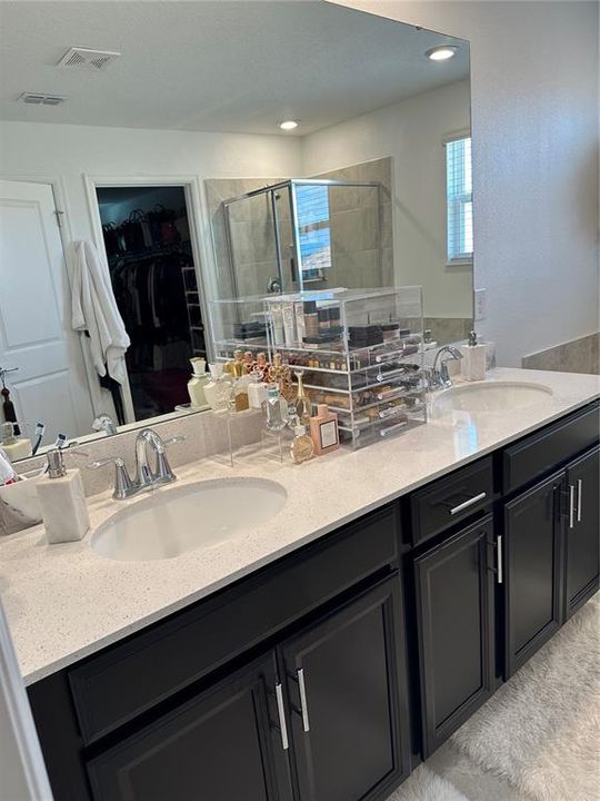For Sale: $469,900 (4 beds, 2 baths, 2333 Square Feet)