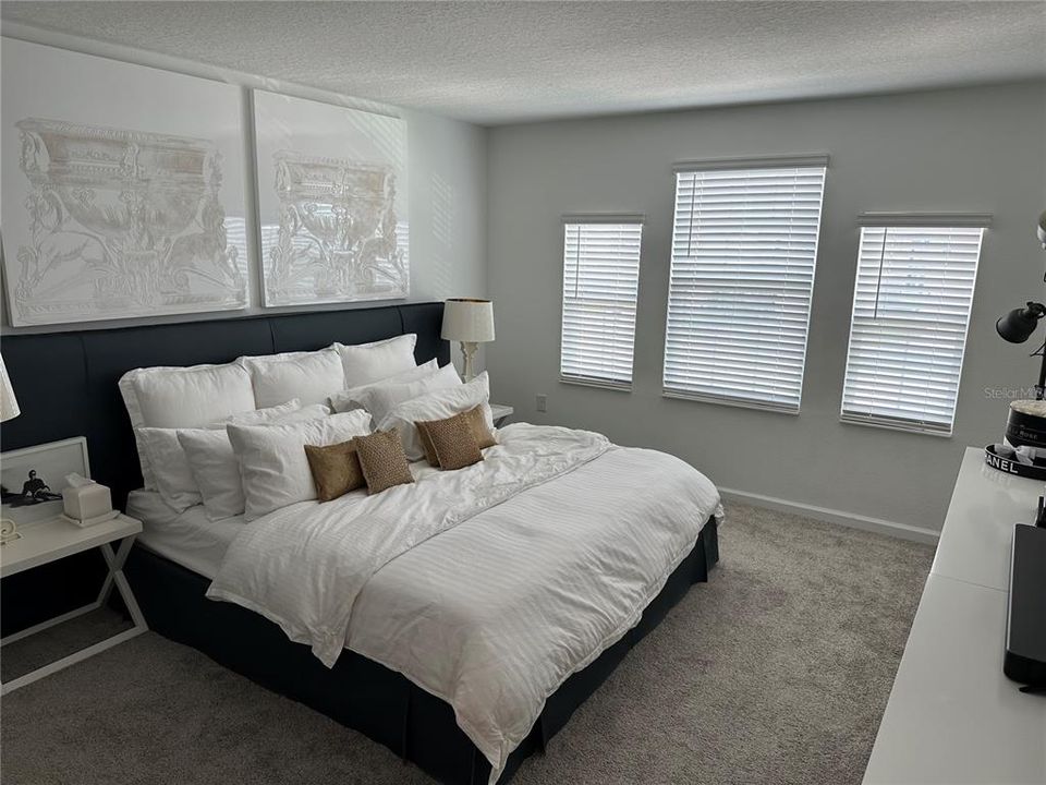 For Sale: $469,900 (4 beds, 2 baths, 2333 Square Feet)
