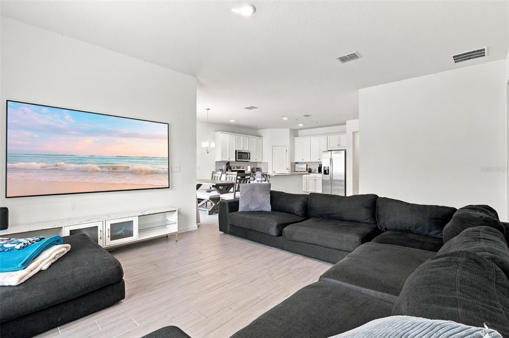 For Sale: $430,000 (4 beds, 2 baths, 1965 Square Feet)