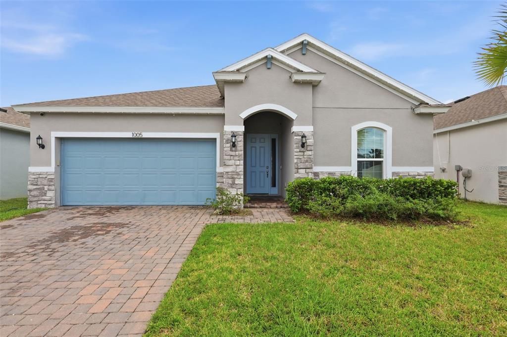 For Sale: $430,000 (4 beds, 2 baths, 1965 Square Feet)