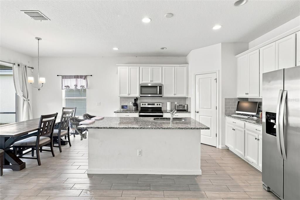 For Sale: $430,000 (4 beds, 2 baths, 1965 Square Feet)