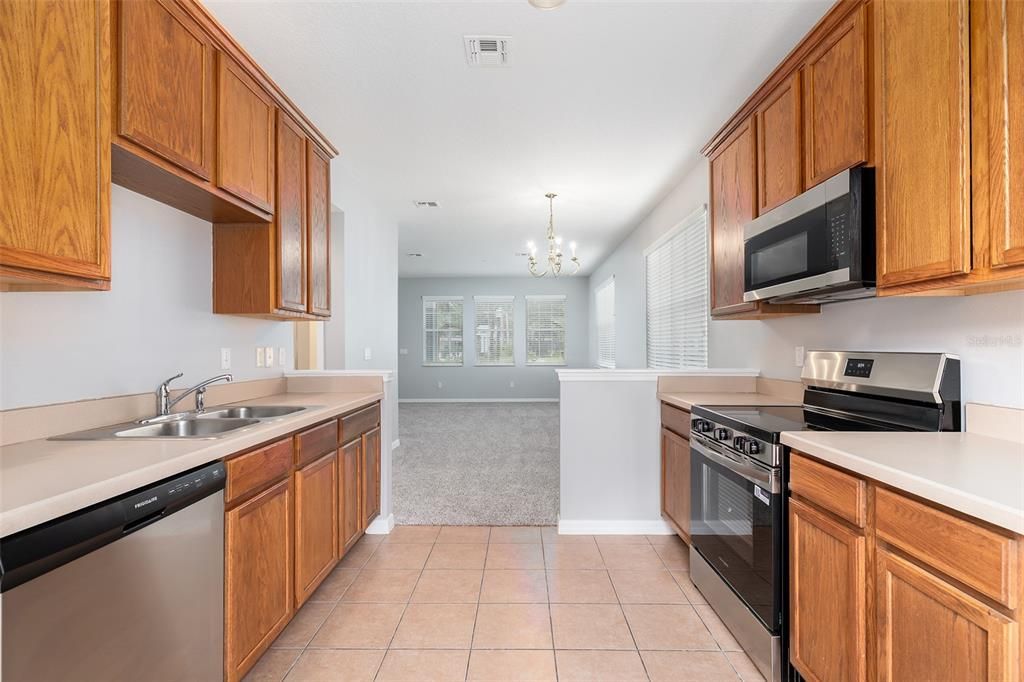 En Venta: $379,900 (4 camas, 3 baños, 1512 Pies cuadrados)