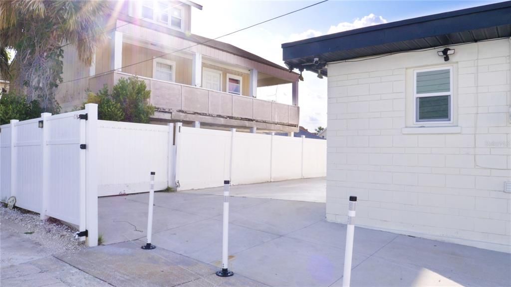 For Sale: $589,900 (3 beds, 3 baths, 1830 Square Feet)