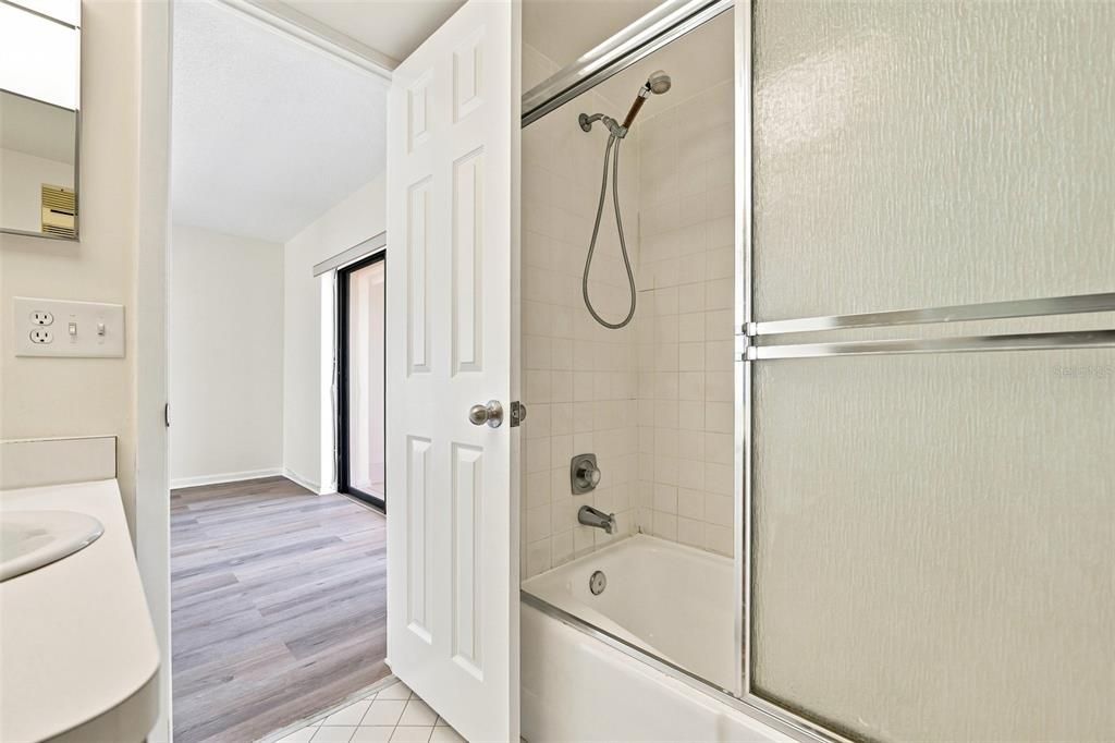 For Rent: $3,000 (2 beds, 2 baths, 1111 Square Feet)