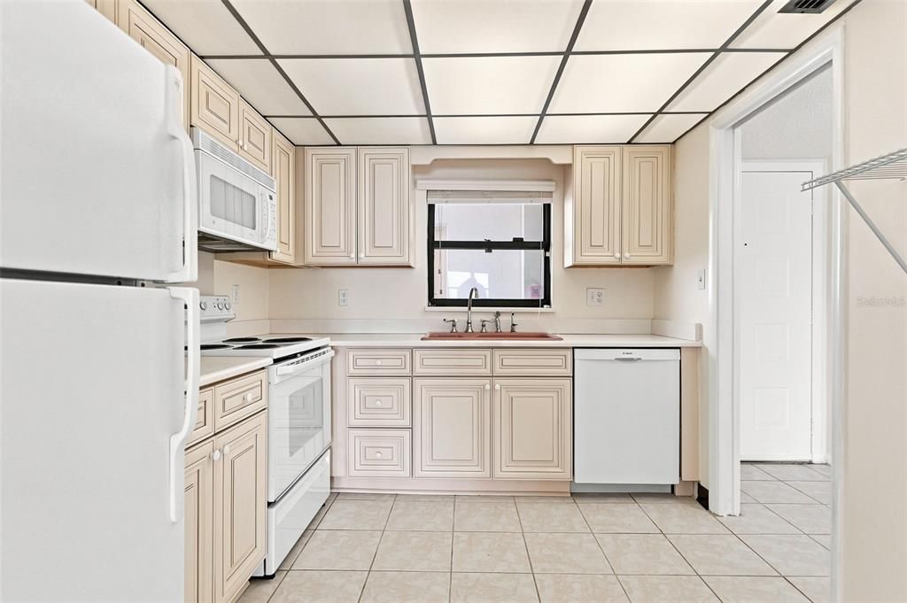 For Rent: $3,000 (2 beds, 2 baths, 1111 Square Feet)