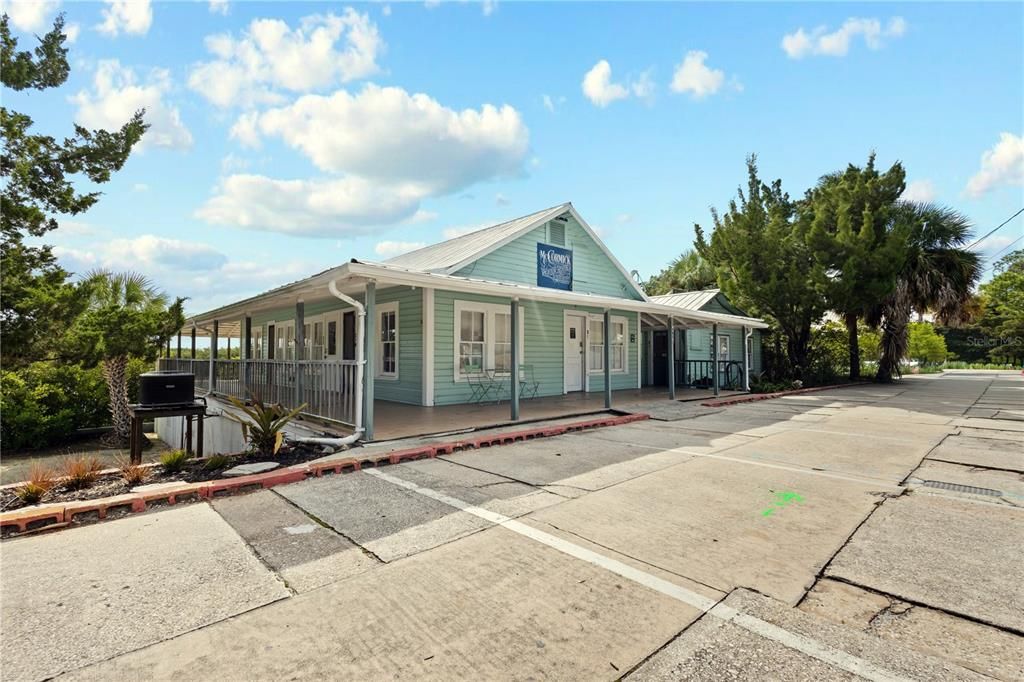 En Venta: $550,000 (6 camas, 0 baños, 2036 Pies cuadrados)