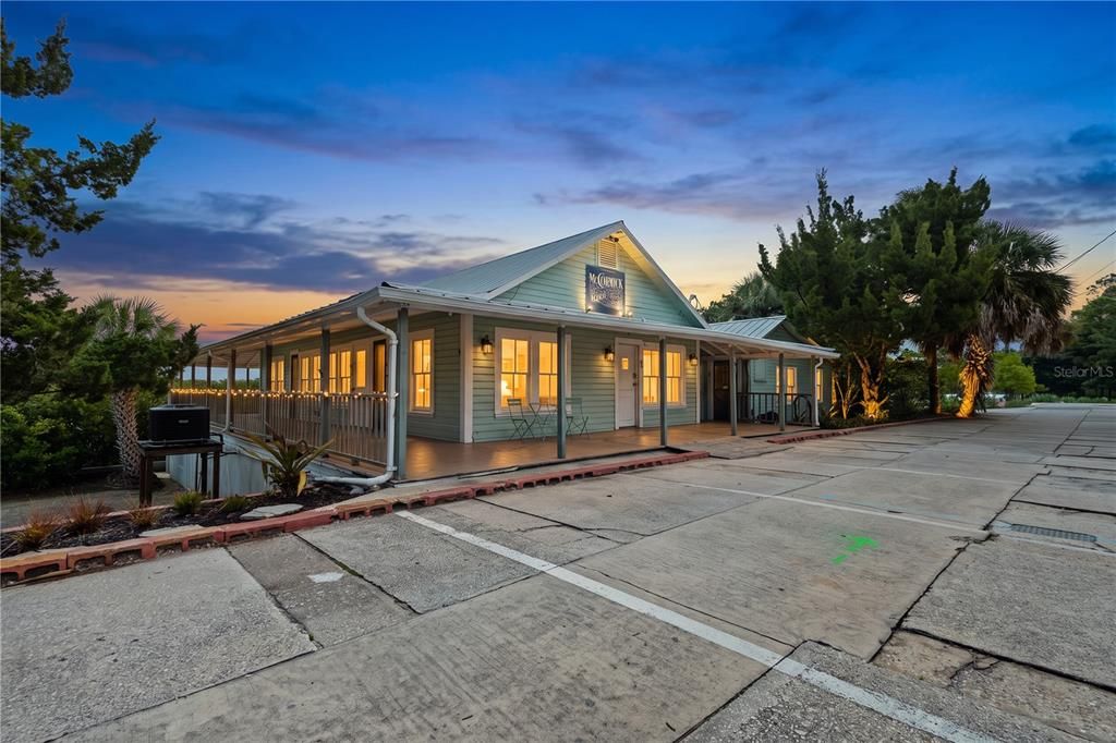 En Venta: $550,000 (6 camas, 0 baños, 2036 Pies cuadrados)