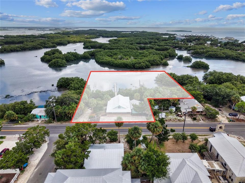 En Venta: $550,000 (6 camas, 0 baños, 2036 Pies cuadrados)