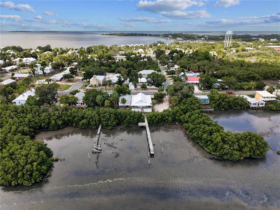 En Venta: $550,000 (6 camas, 0 baños, 2036 Pies cuadrados)