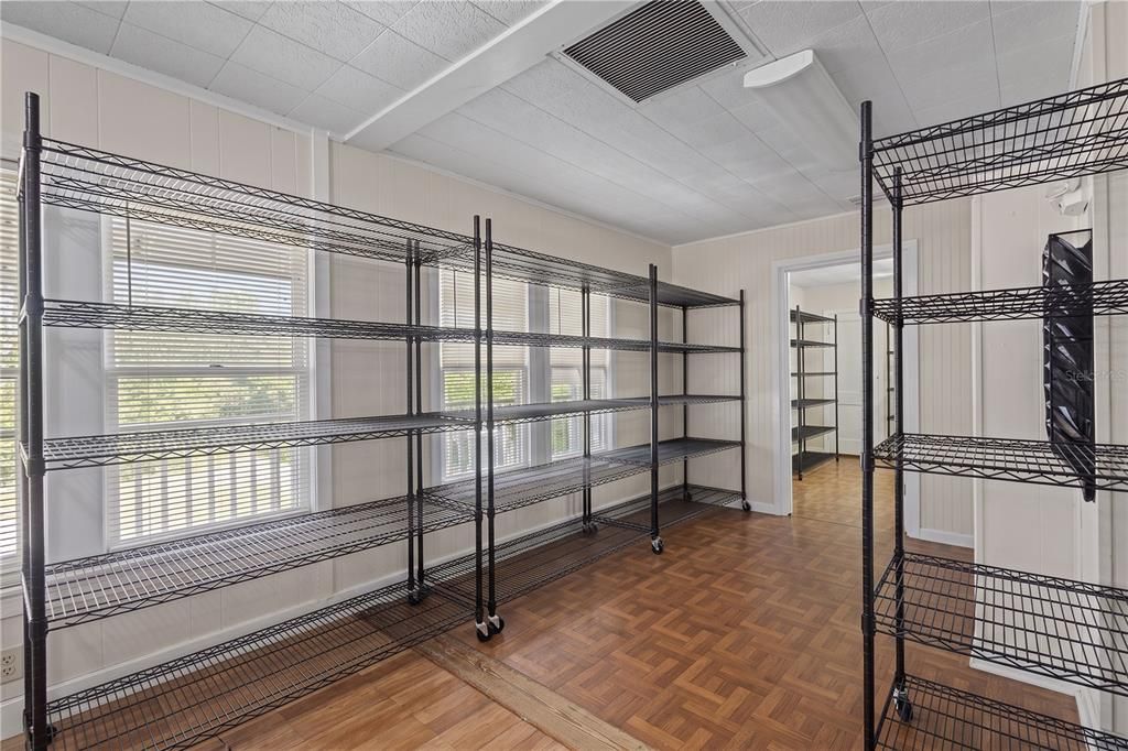En Venta: $550,000 (6 camas, 0 baños, 2036 Pies cuadrados)