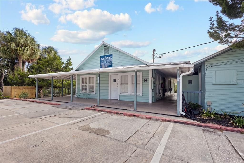 En Venta: $550,000 (6 camas, 0 baños, 2036 Pies cuadrados)