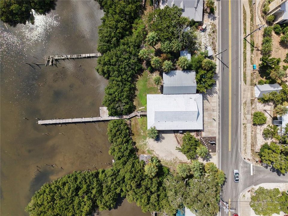 En Venta: $550,000 (6 camas, 0 baños, 2036 Pies cuadrados)