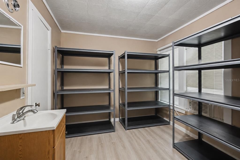En Venta: $550,000 (6 camas, 0 baños, 2036 Pies cuadrados)