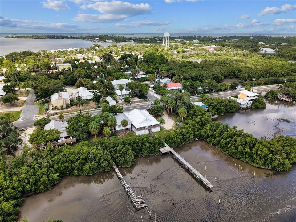 En Venta: $550,000 (6 camas, 0 baños, 2036 Pies cuadrados)