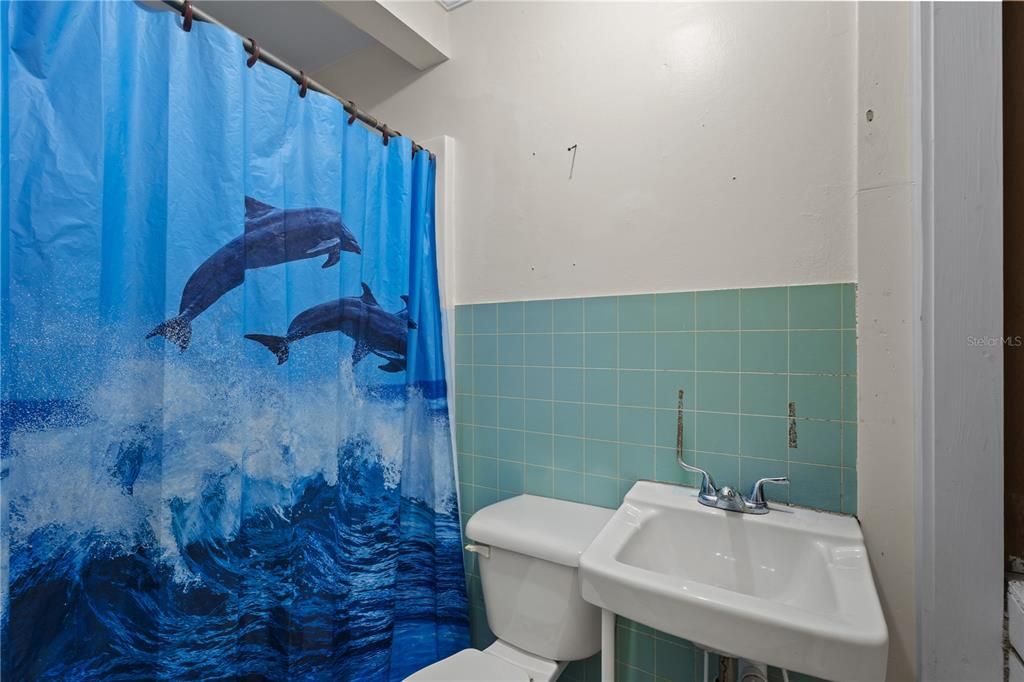 En Venta: $550,000 (6 camas, 0 baños, 2036 Pies cuadrados)