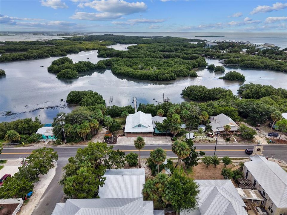 En Venta: $550,000 (6 camas, 0 baños, 2036 Pies cuadrados)