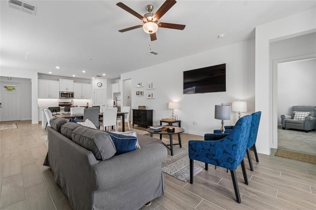 For Rent: $2,399 (2 beds, 2 baths, 1783 Square Feet)