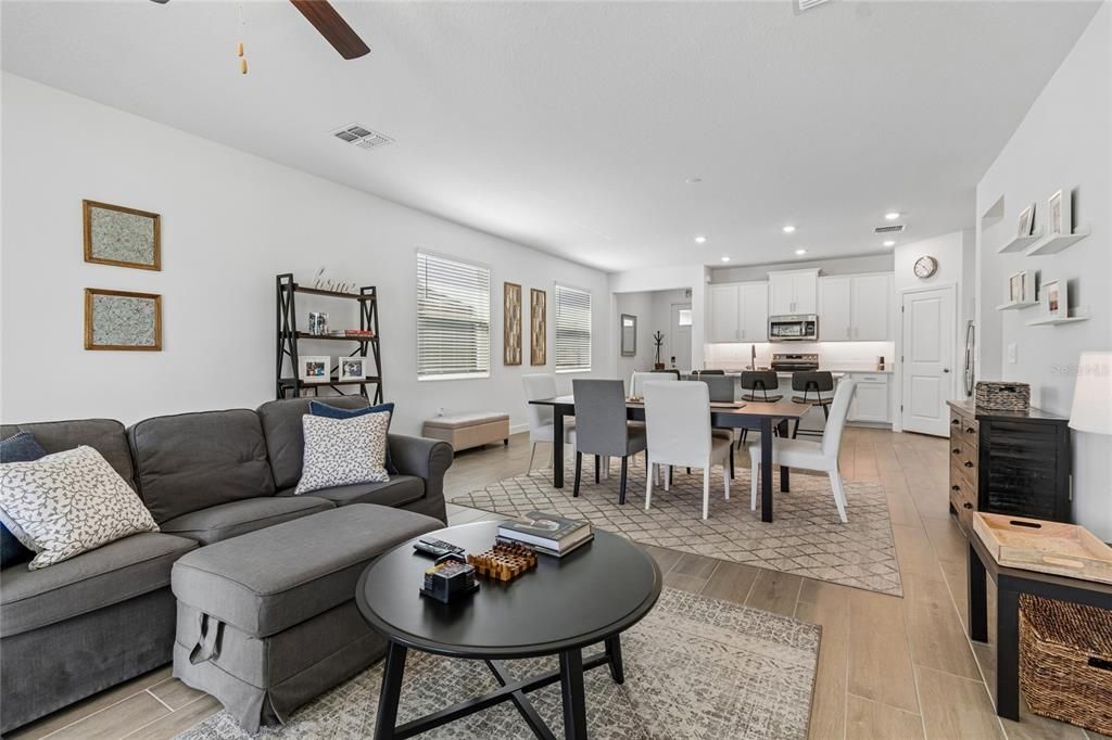 For Rent: $2,399 (2 beds, 2 baths, 1783 Square Feet)