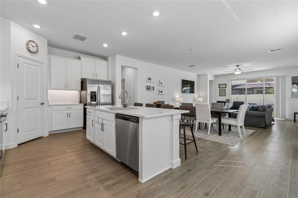 For Rent: $2,399 (2 beds, 2 baths, 1783 Square Feet)