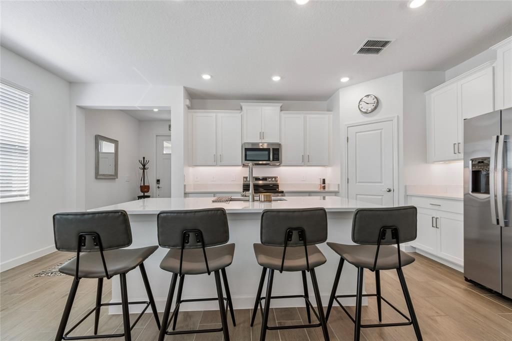 For Rent: $2,399 (2 beds, 2 baths, 1783 Square Feet)