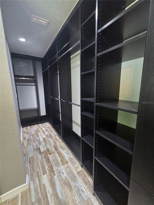 合同活跃: $249,900 (3 贝兹, 2 浴室, 1375 平方英尺)