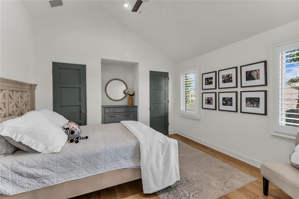 For Sale: $2,699,000 (5 beds, 4 baths, 4410 Square Feet)