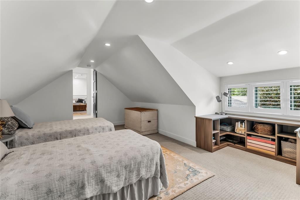 For Sale: $2,699,000 (5 beds, 4 baths, 4410 Square Feet)