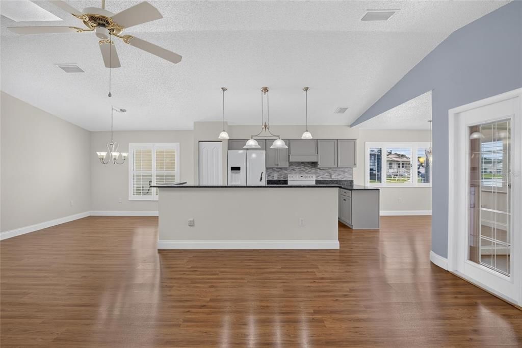 Activo con contrato: $309,900 (2 camas, 2 baños, 1775 Pies cuadrados)