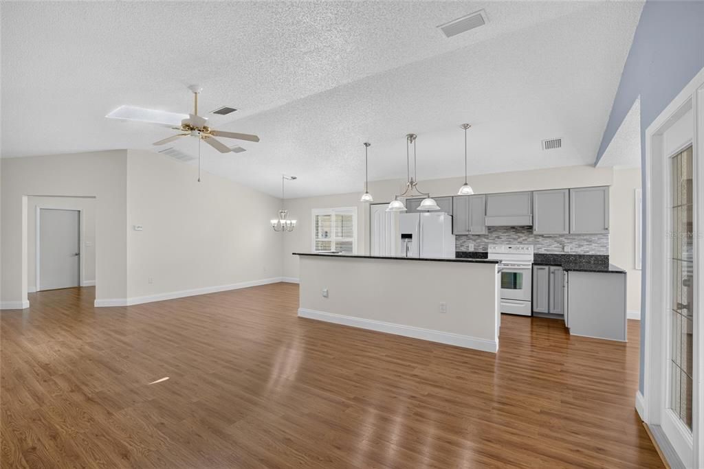 Activo con contrato: $309,900 (2 camas, 2 baños, 1775 Pies cuadrados)