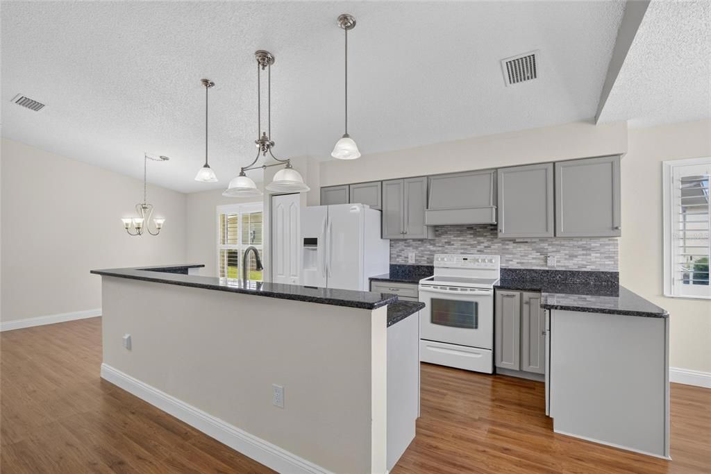 Activo con contrato: $309,900 (2 camas, 2 baños, 1775 Pies cuadrados)