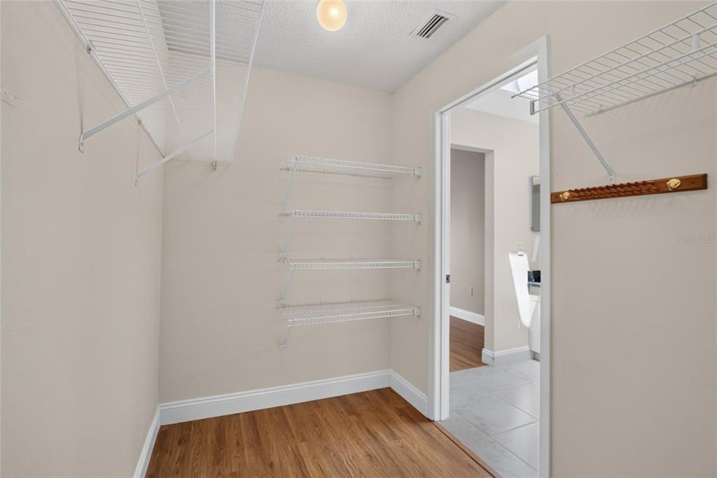 Activo con contrato: $309,900 (2 camas, 2 baños, 1775 Pies cuadrados)