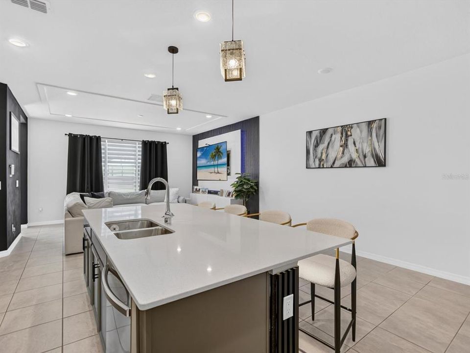 En Venta: $475,000 (4 camas, 2 baños, 1860 Pies cuadrados)