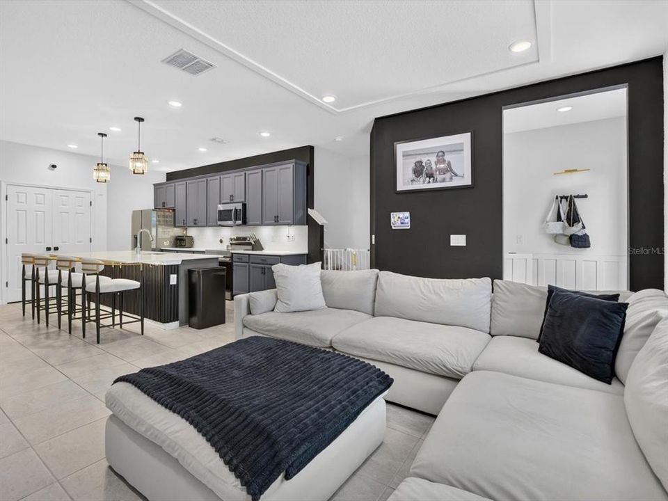 En Venta: $475,000 (4 camas, 2 baños, 1860 Pies cuadrados)