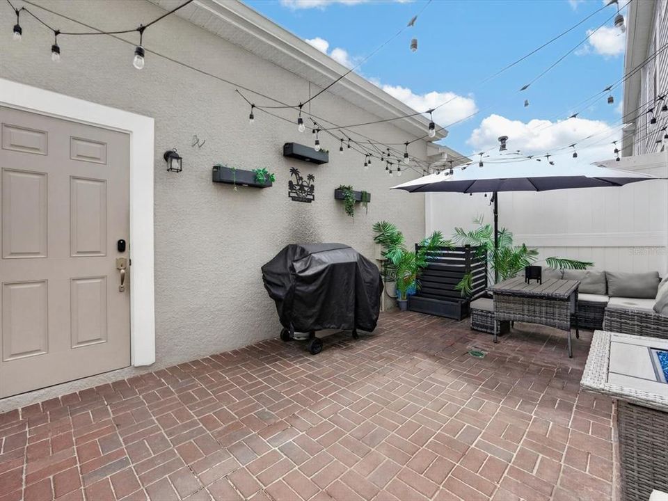 En Venta: $475,000 (4 camas, 2 baños, 1860 Pies cuadrados)
