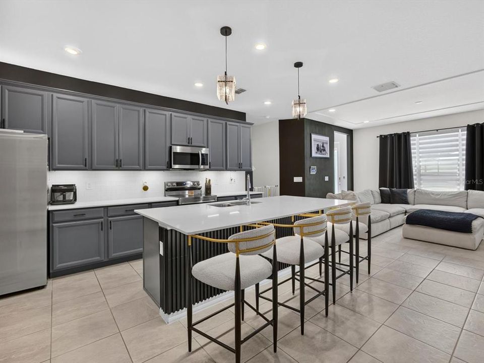 En Venta: $475,000 (4 camas, 2 baños, 1860 Pies cuadrados)