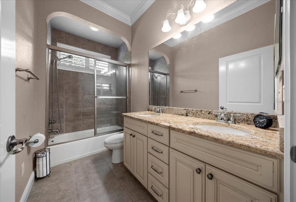 En Venta: $679,900 (4 camas, 3 baños, 2726 Pies cuadrados)