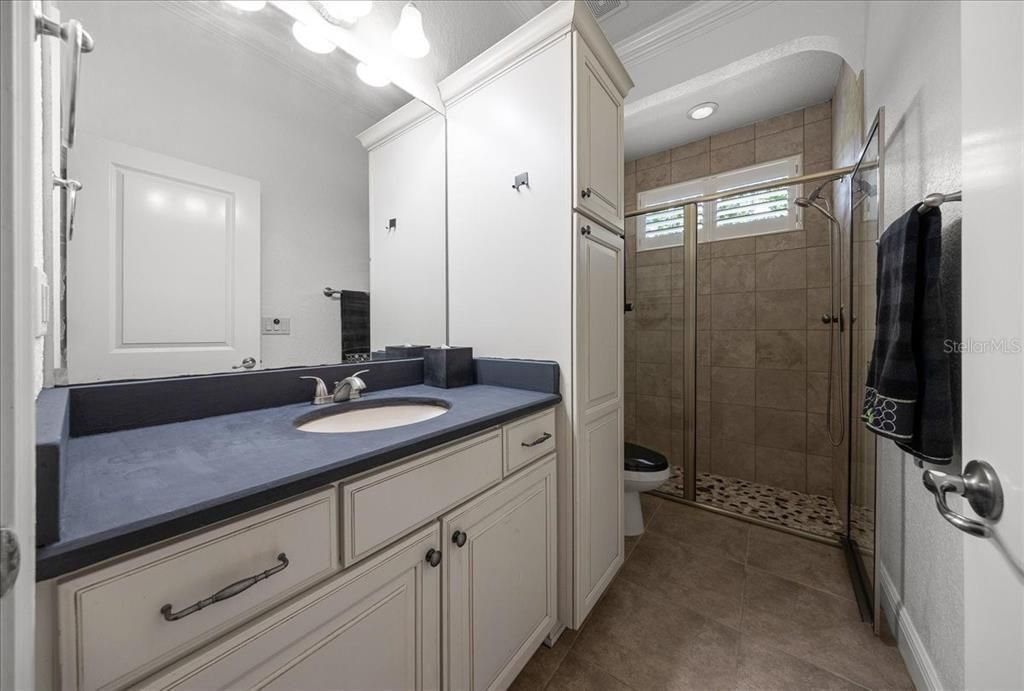 En Venta: $679,900 (4 camas, 3 baños, 2726 Pies cuadrados)