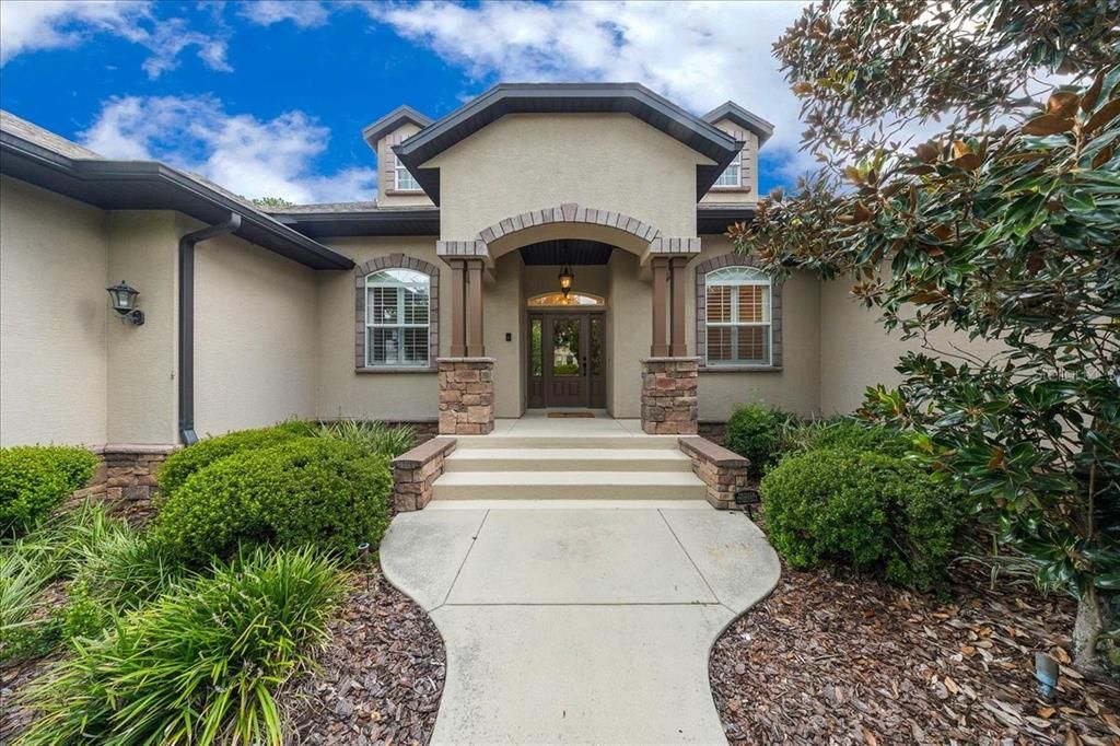 En Venta: $679,900 (4 camas, 3 baños, 2726 Pies cuadrados)
