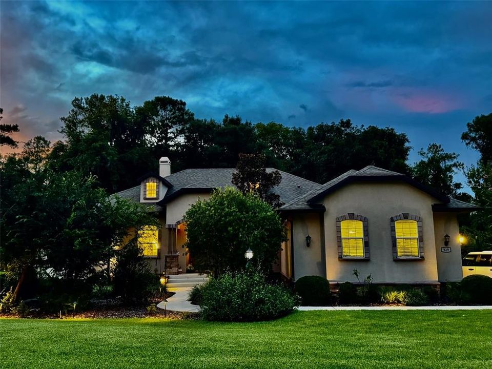 En Venta: $679,900 (4 camas, 3 baños, 2726 Pies cuadrados)