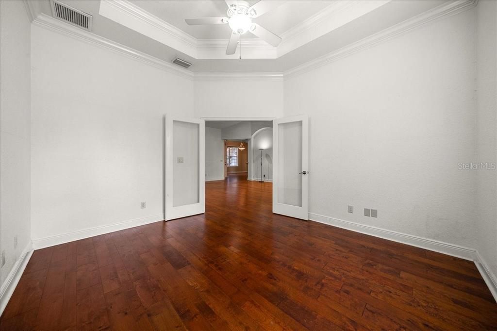 En Venta: $679,900 (4 camas, 3 baños, 2726 Pies cuadrados)