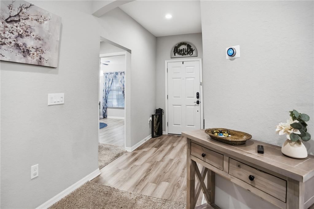 Activo con contrato: $329,900 (4 camas, 2 baños, 1715 Pies cuadrados)