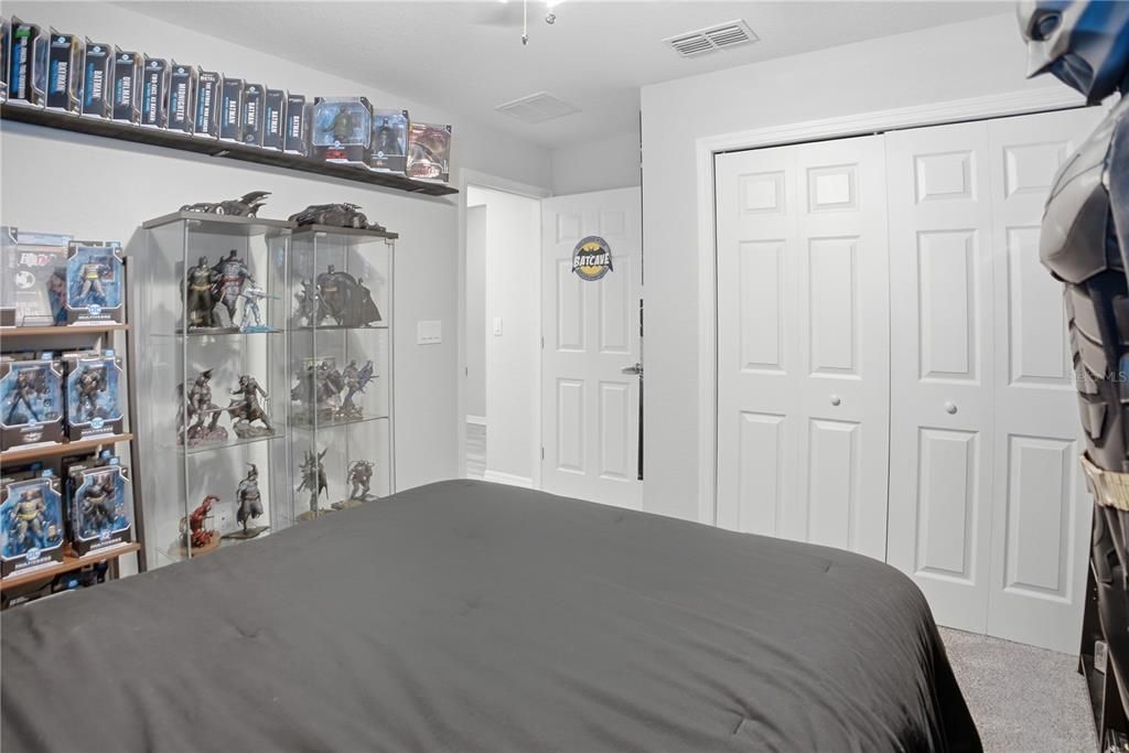 Activo con contrato: $329,900 (4 camas, 2 baños, 1715 Pies cuadrados)