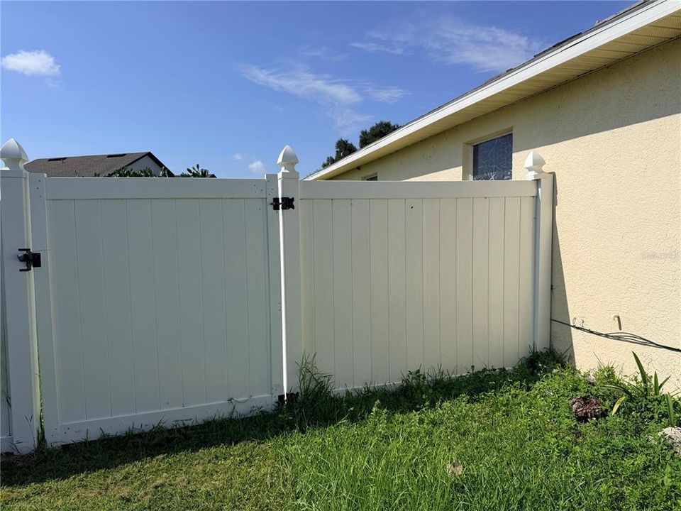 For Sale: $315,000 (3 beds, 2 baths, 1226 Square Feet)