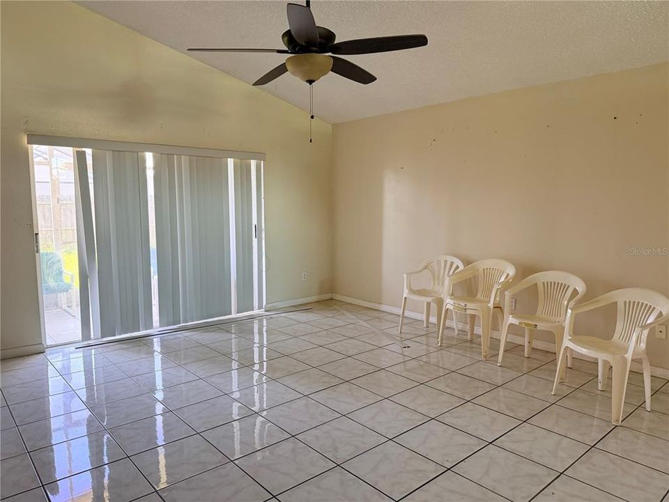 For Sale: $315,000 (3 beds, 2 baths, 1226 Square Feet)