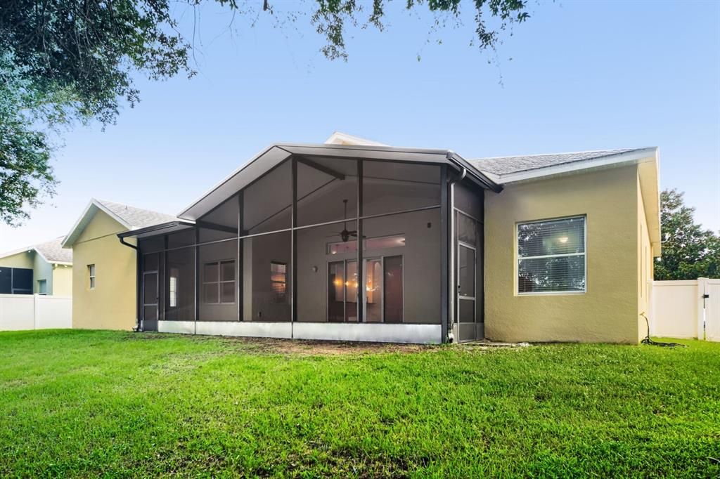 En Venta: $519,900 (4 camas, 3 baños, 2569 Pies cuadrados)
